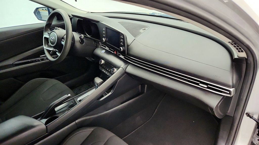 Used 2023 Hyundai Elantra SEL image 23