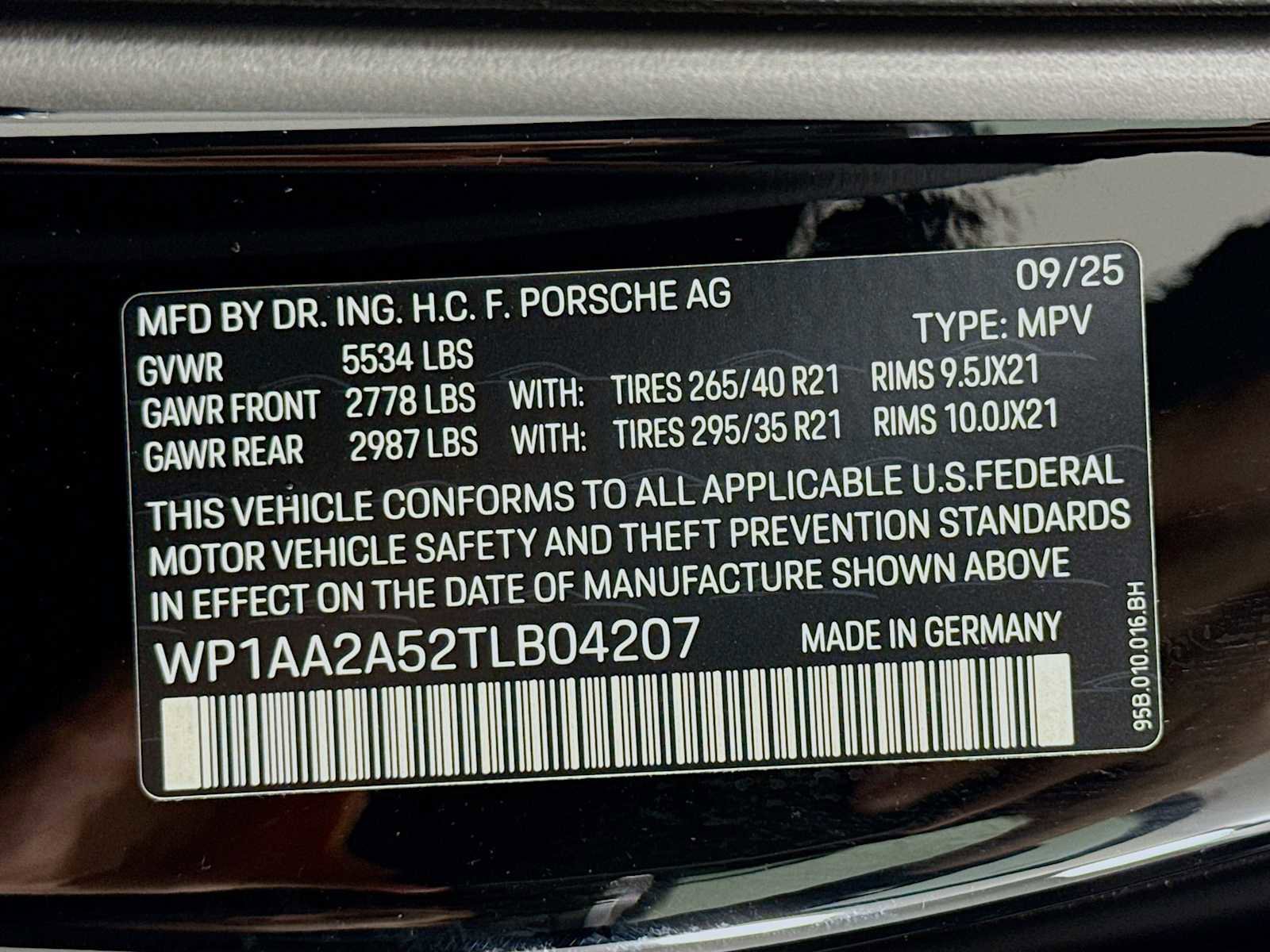 New 2026 Porsche Macan Turbo image 34