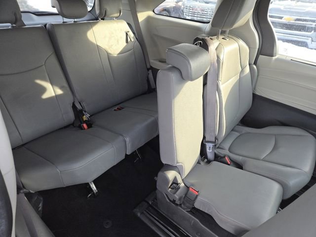 Used 2024 Toyota Sienna XLE image 25