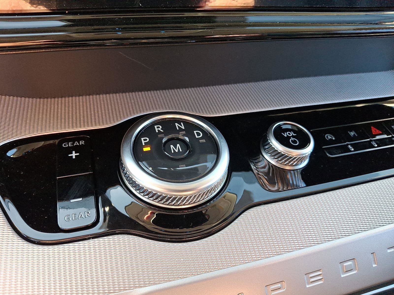 New 2025 Ford Expedition Active image 11