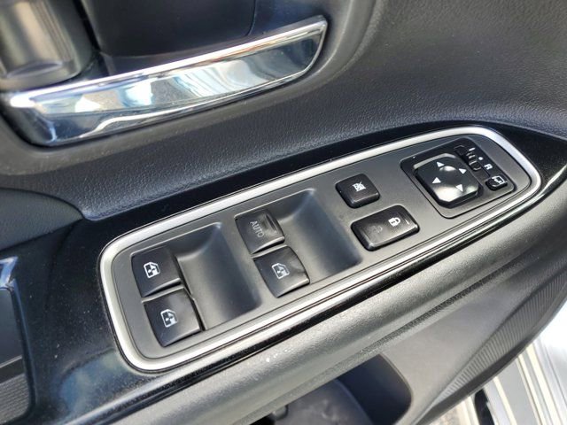 Used 2018 Mitsubishi Outlander SEL image 17