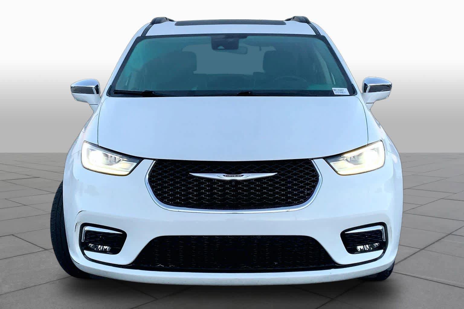 Used 2022 Chrysler Pacifica Limited FWD image 4