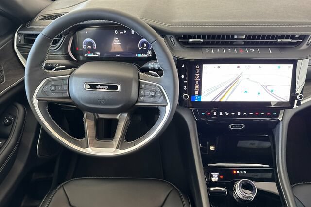 New 2026 Jeep Grand Cherokee Limited AWD/4WD image 11
