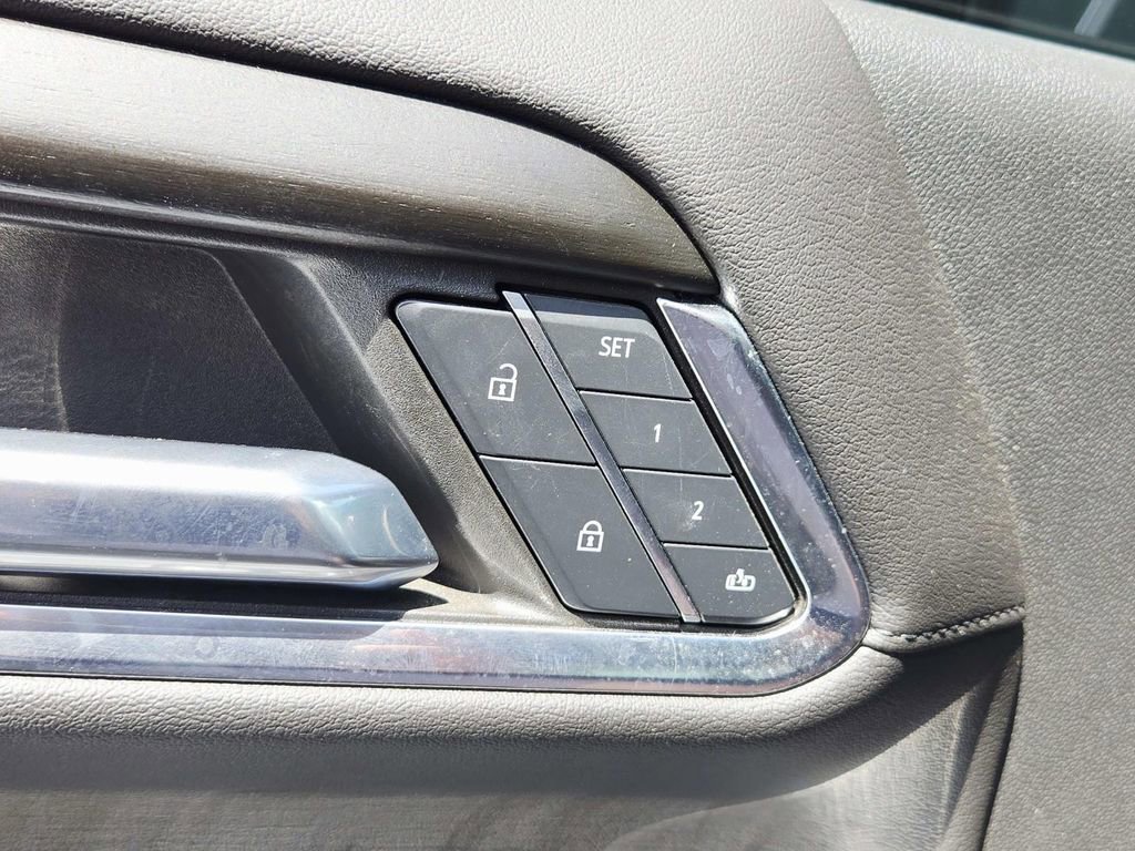 Used 2024 GMC Sierra 3500 Denali w/ Denali Reserve Package AWD/4WD image 40