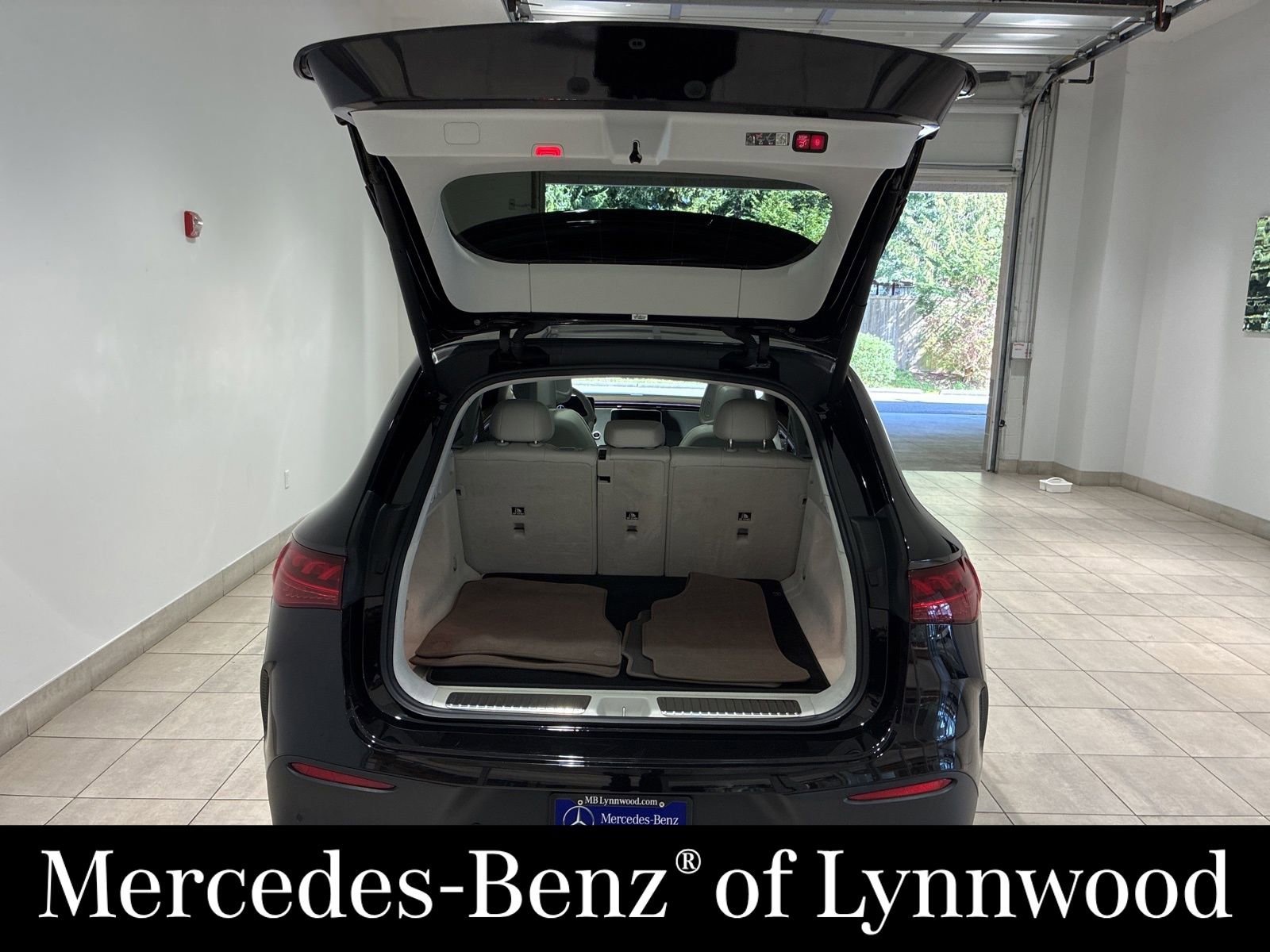 Used 2023 Mercedes-Benz EQE 500 4MATIC SUV image 6