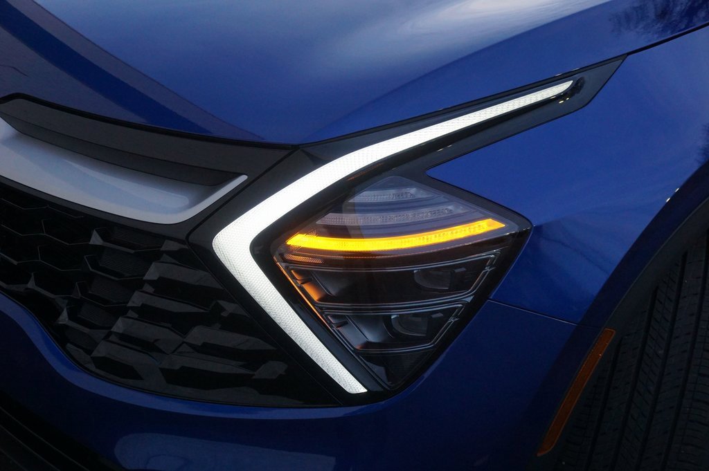 Used 2025 Kia Sportage EX image 31