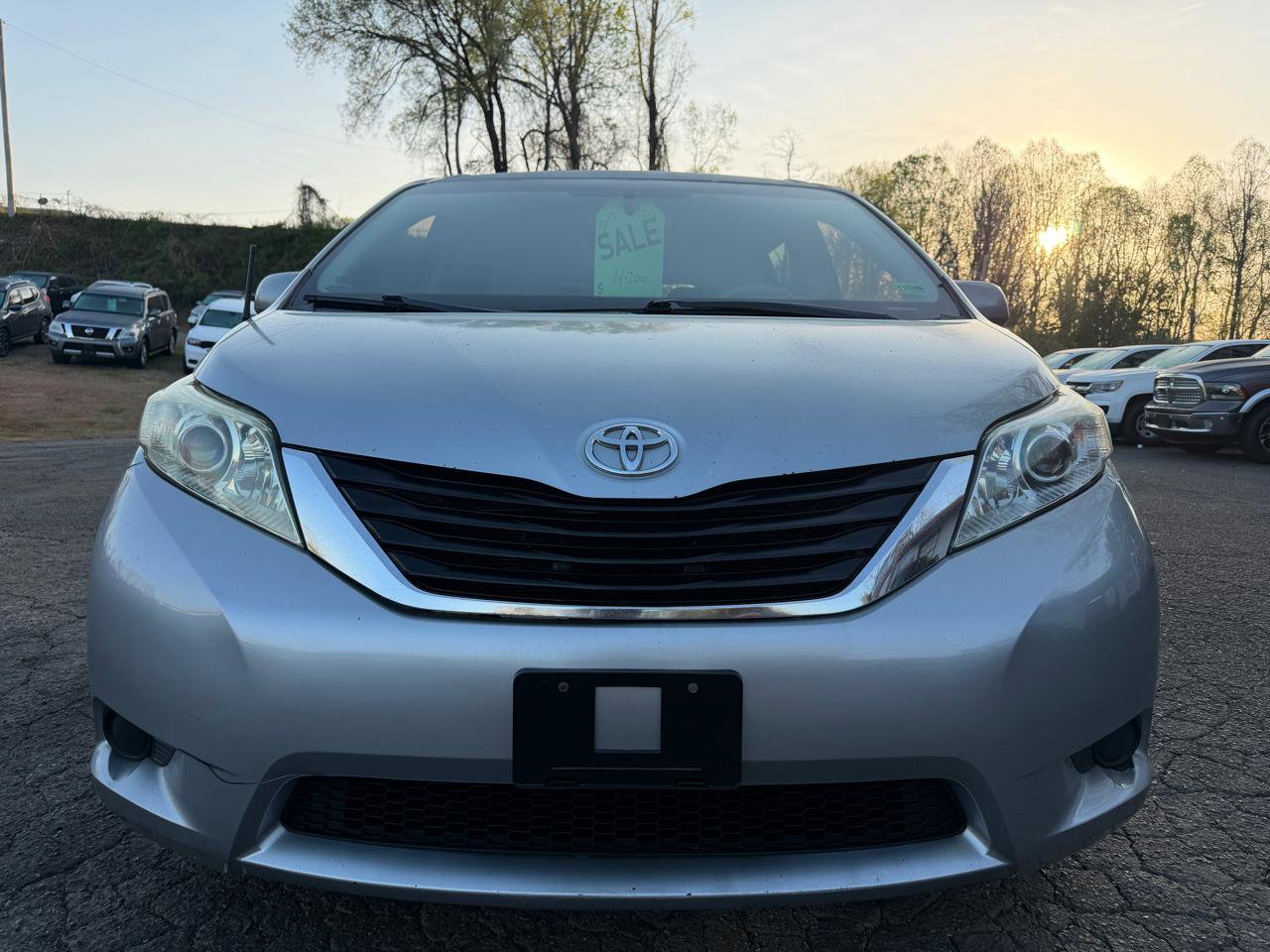 Used 2012 Toyota Sienna LE FWD image 2