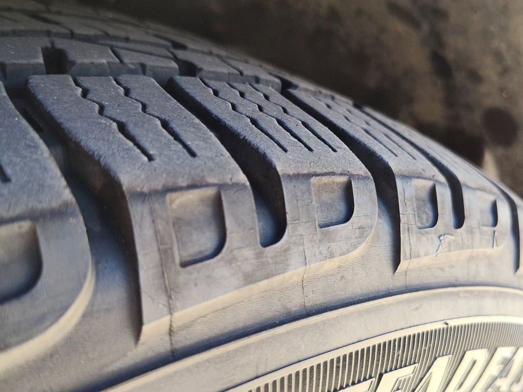 Used 2018 Ford Explorer XLT w/ Equipment Group 202A image 14