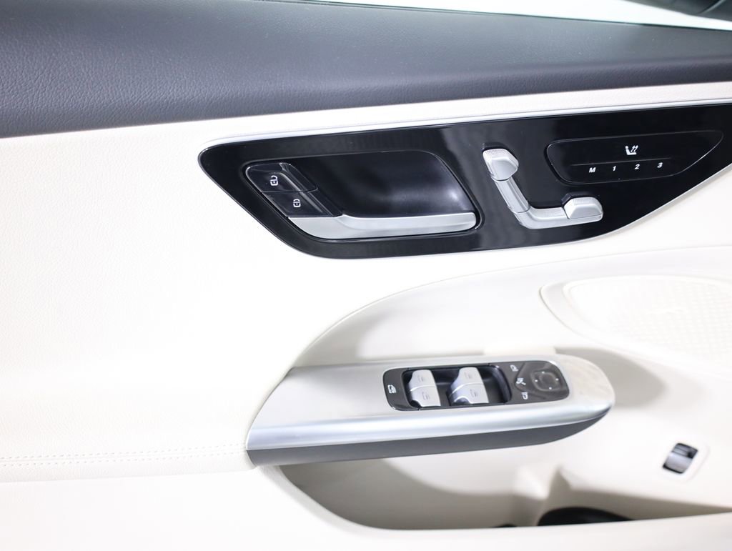 Certified 2026 Mercedes-Benz C 300 4MATIC Sedan image 8
