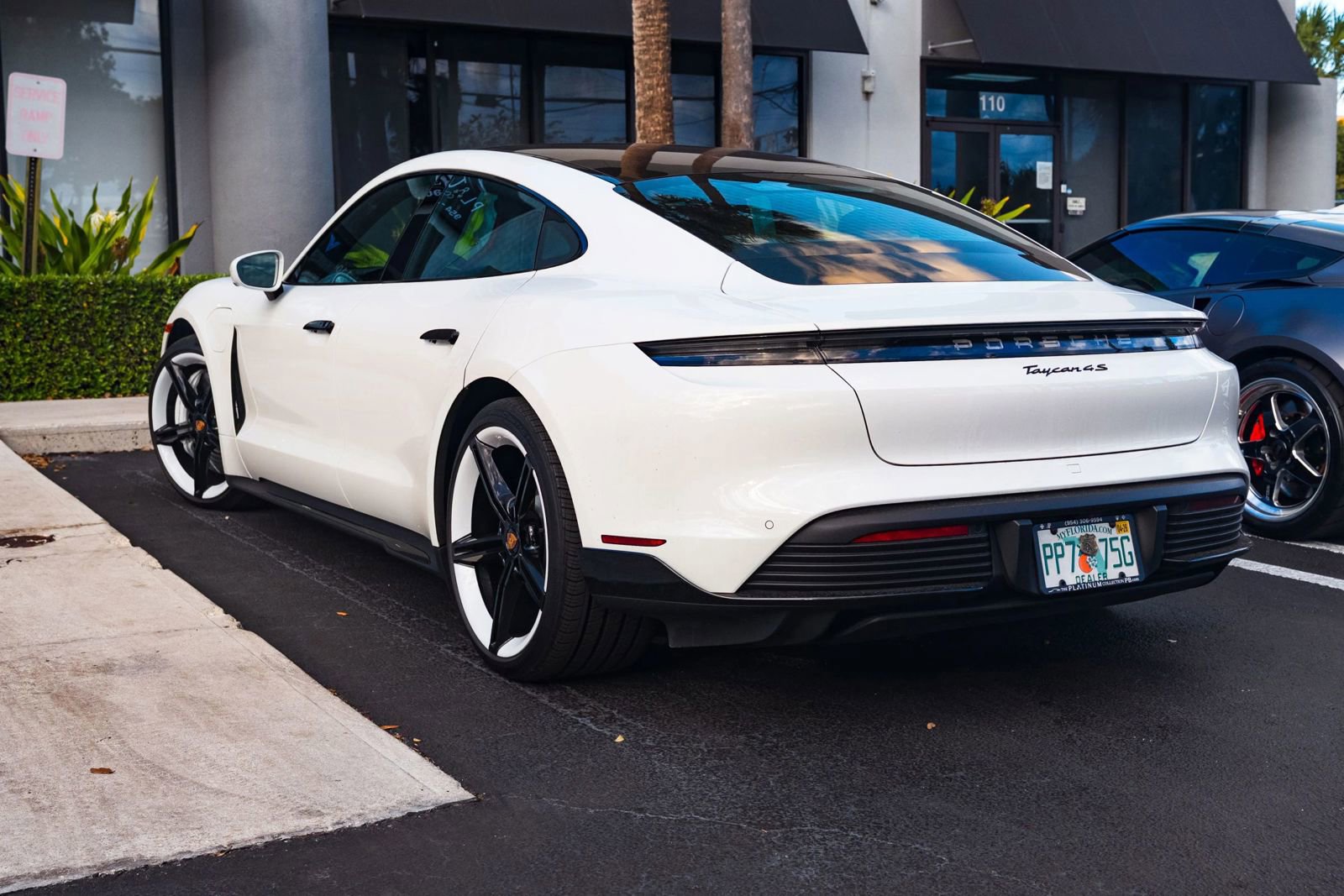 Used 2023 Porsche Taycan 4S AWD/4WD image 9