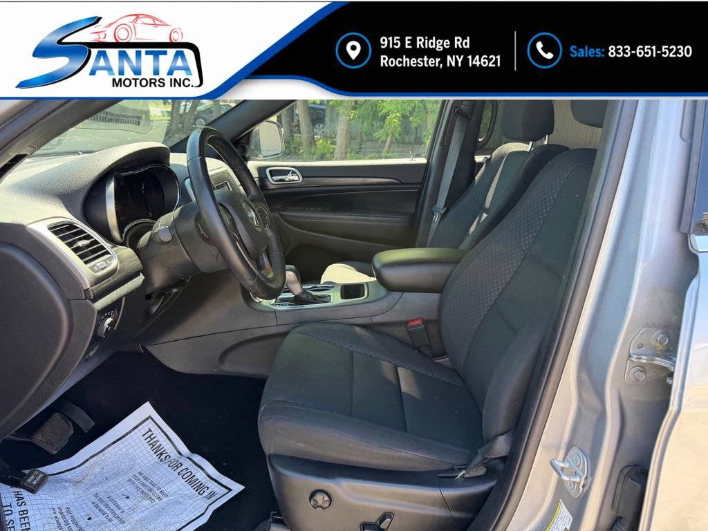 Used 2019 Jeep Grand Cherokee Laredo AWD/4WD image 6