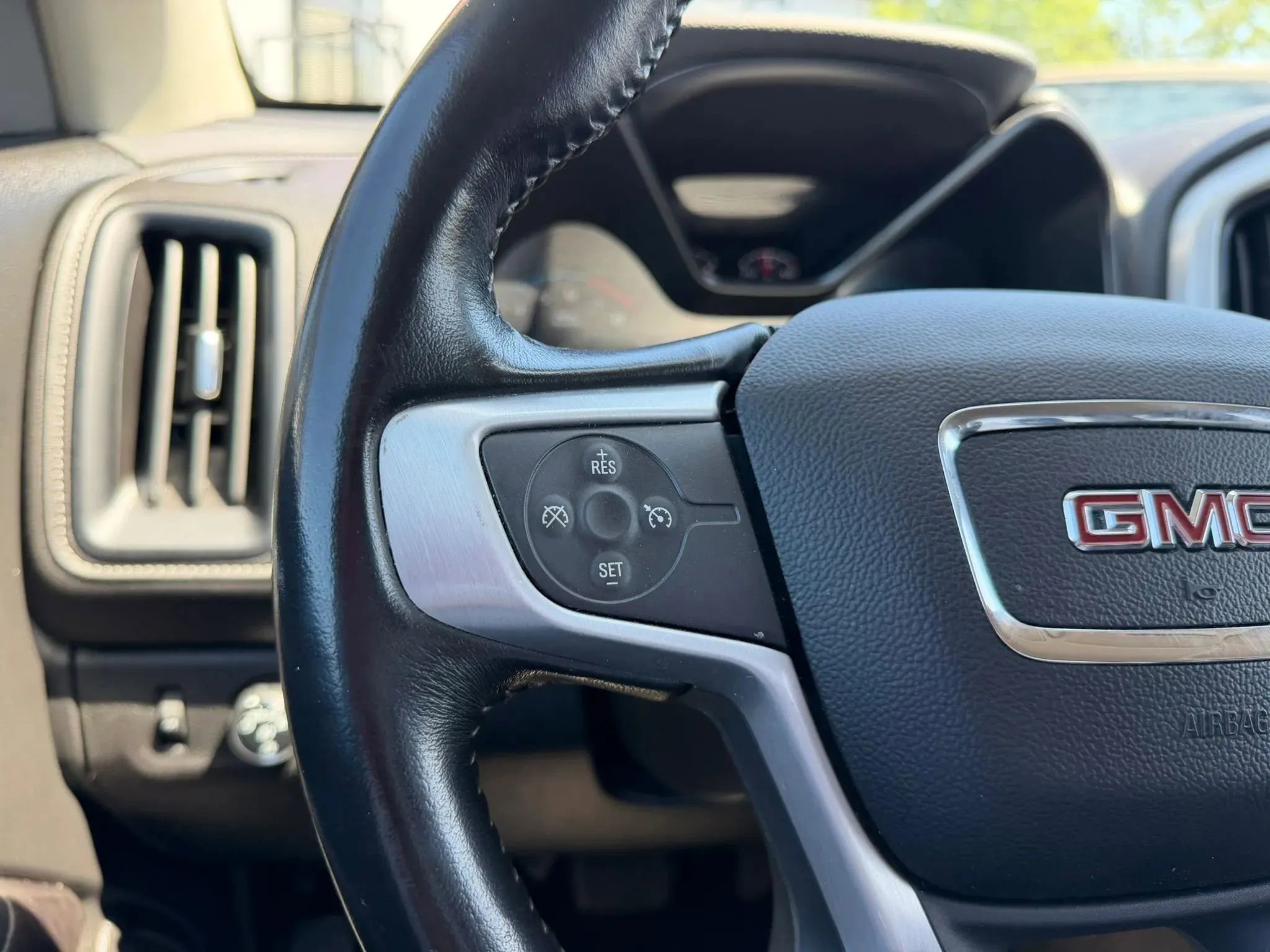 Used 2019 GMC Canyon SLE RWD image 14