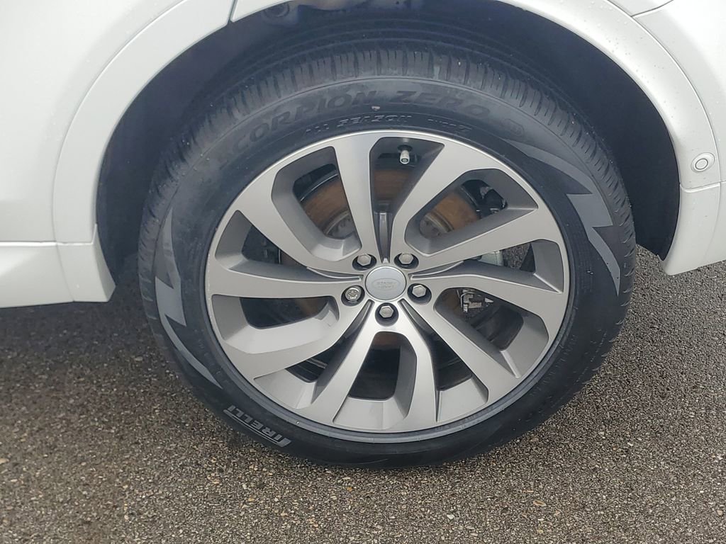 Used 2025 Land Rover Discovery Sport S image 6