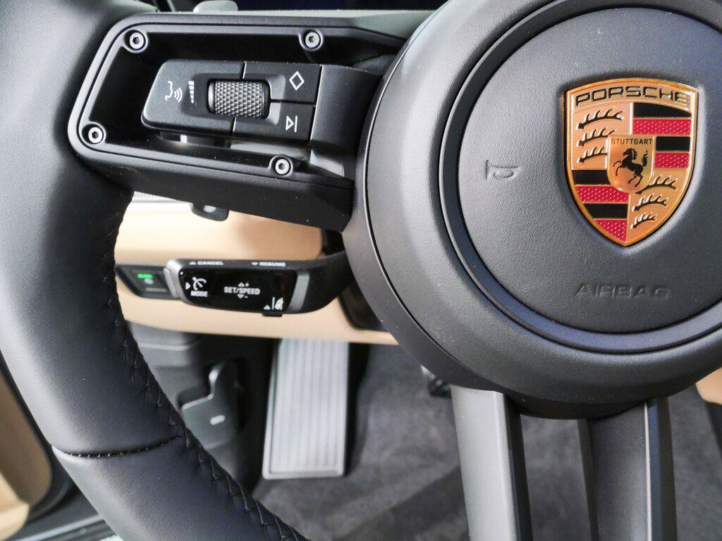 New 2026 Porsche Cayenne Coupe AWD/4WD image 10