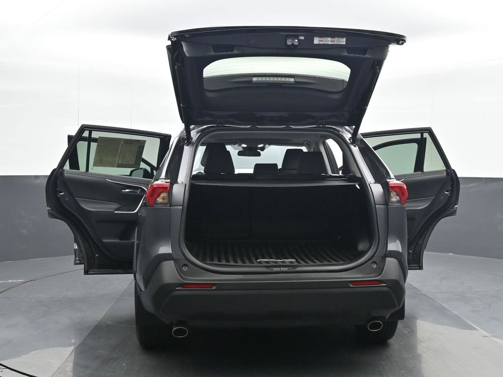 Used 2022 Toyota RAV4 XLE w/ Convenience Package image 25