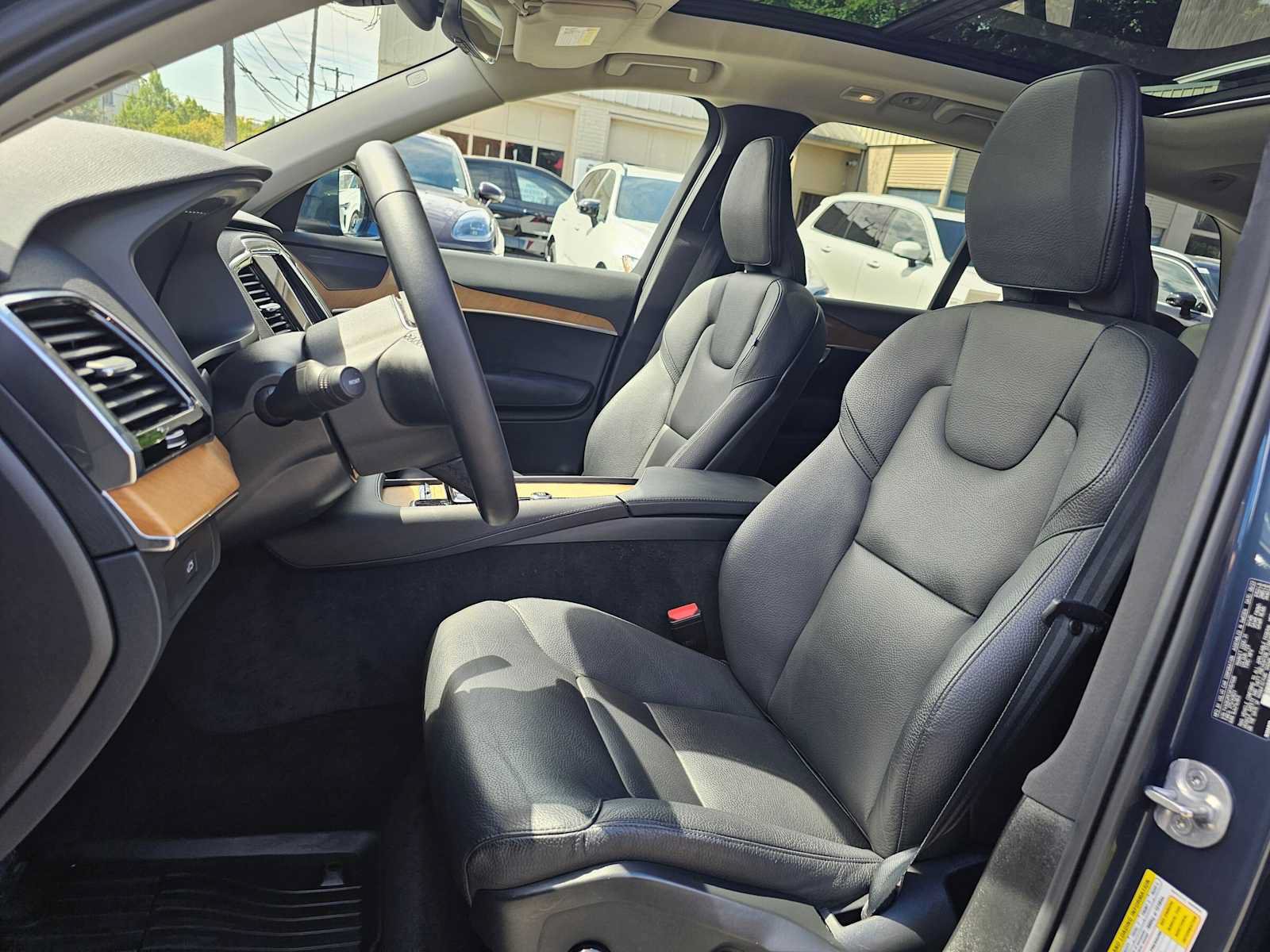 Certified 2024 Volvo XC90 B6 Plus w/ Protection Package Premier AWD/4WD image 21
