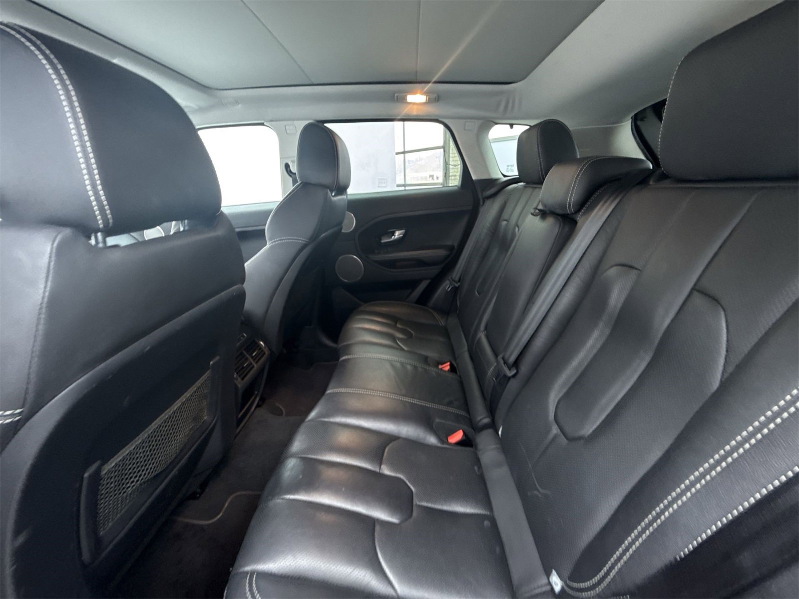 Used 2015 Land Rover Range Rover Evoque Dynamic image 27