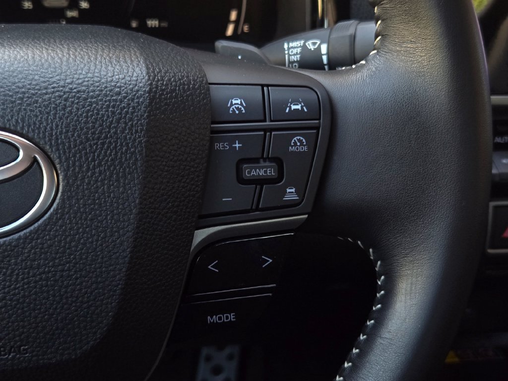 Used 2025 Toyota Camry SE FWD image 23