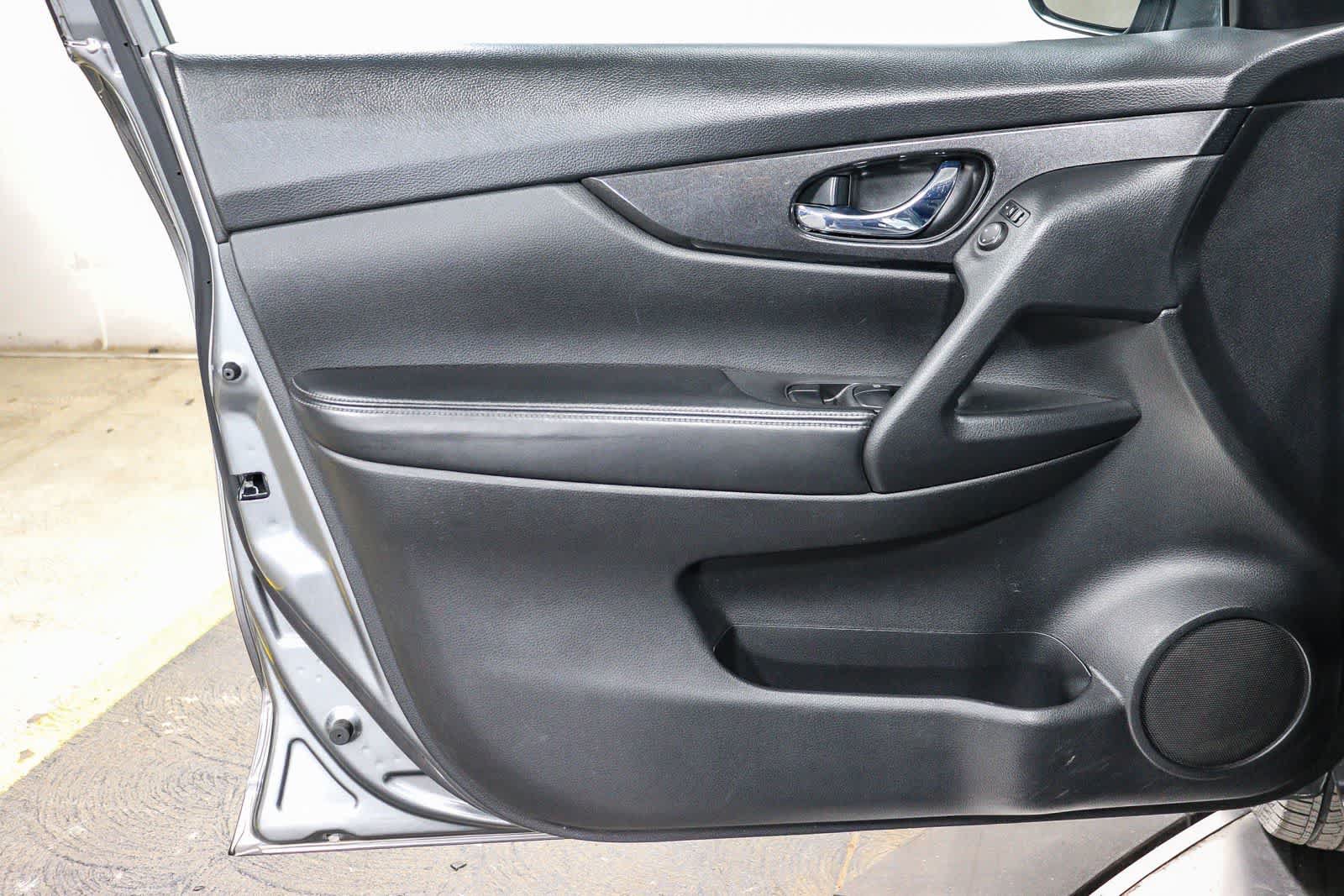 Used 2017 Nissan Rogue S FWD image 21