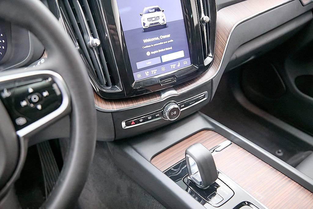 Certified 2023 Volvo XC60 B5 Plus w/ Climate Package image 16
