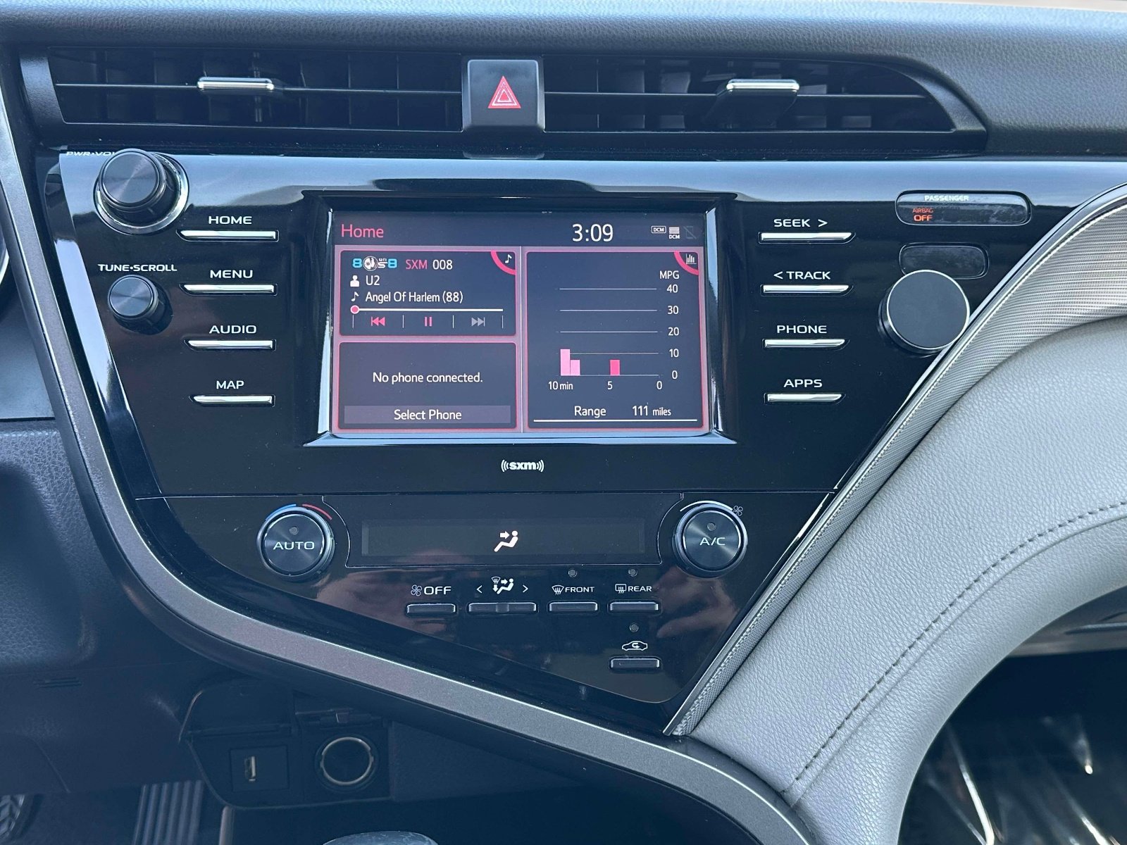 Used 2020 Toyota Camry SE image 8