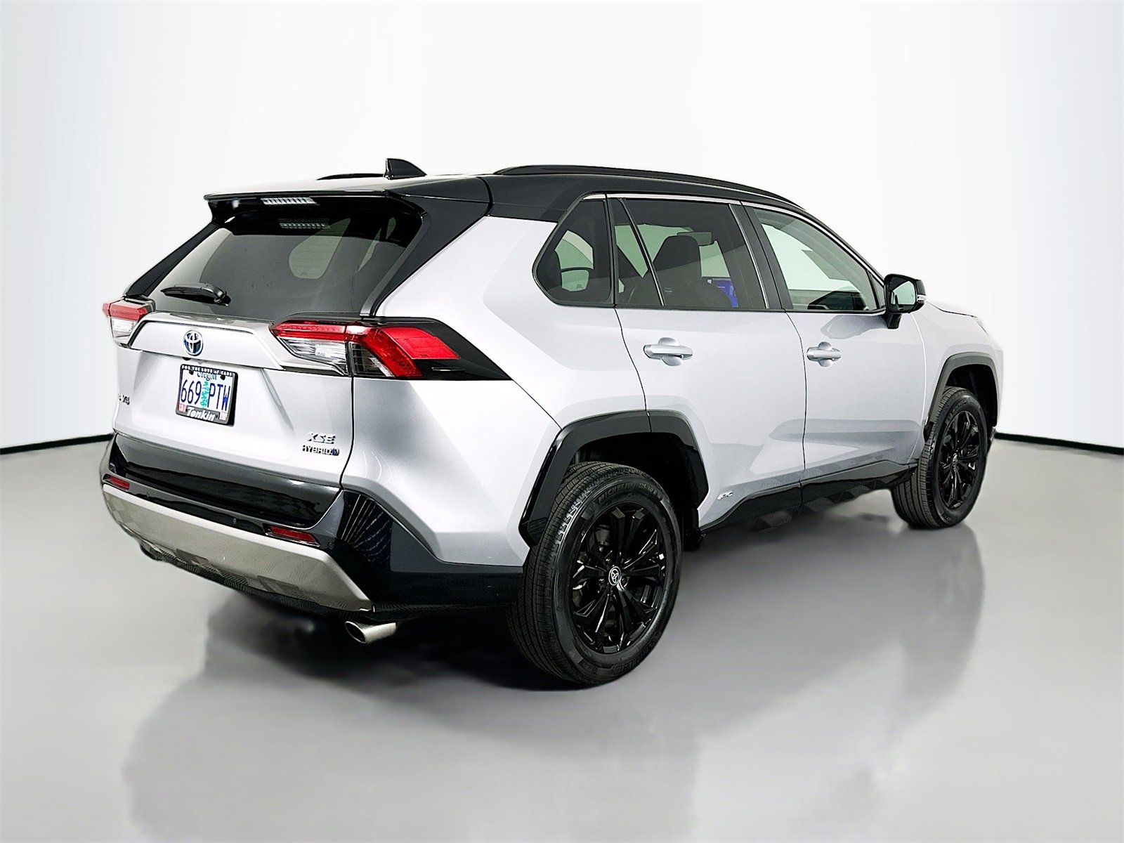 Used 2024 Toyota RAV4 XSE w/ Advanced Technology Package image 7
