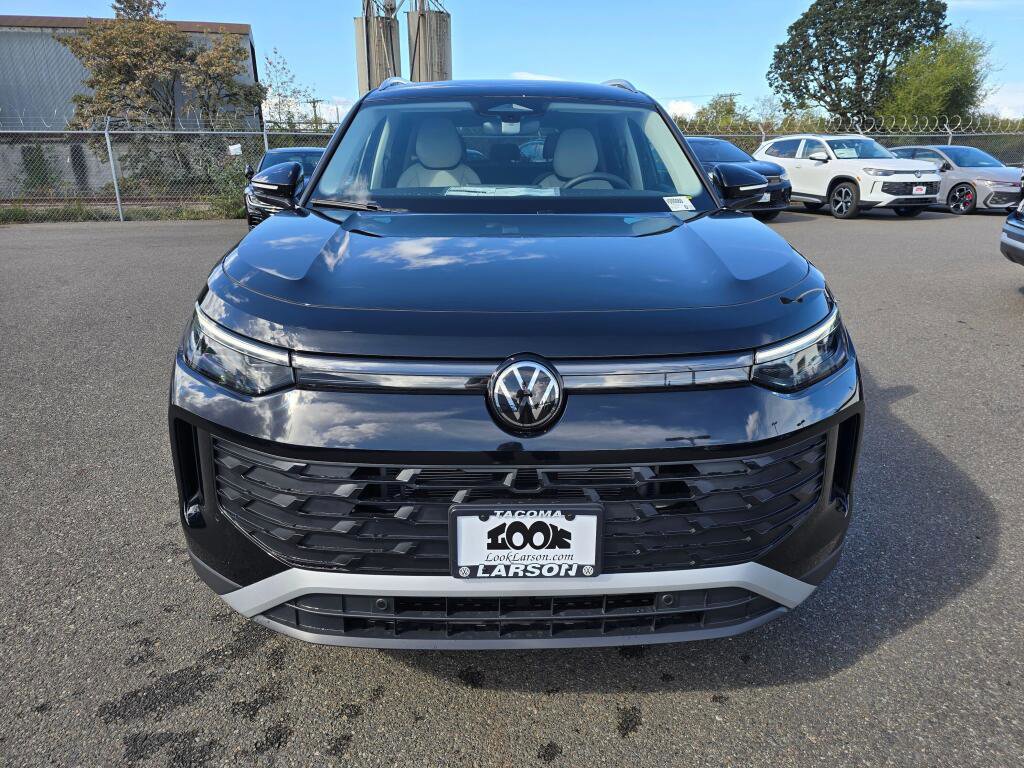 New 2025 Volkswagen Tiguan SE image 9