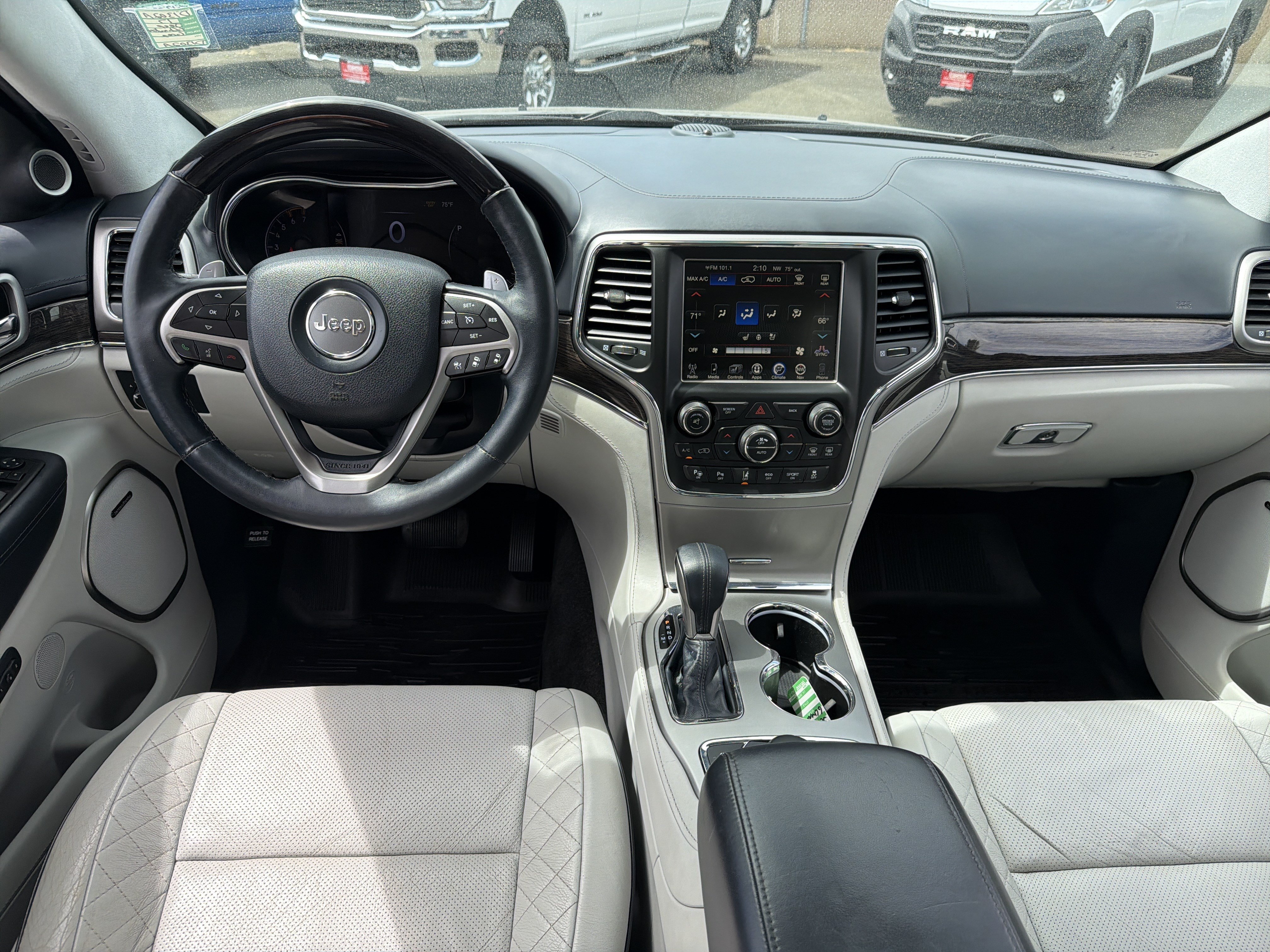 Used 2017 Jeep Grand Cherokee Summit AWD/4WD image 12