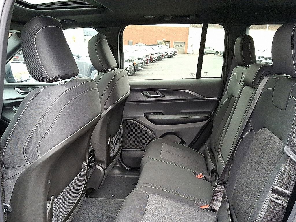 New 2025 Jeep Grand Cherokee Laredo X image 11