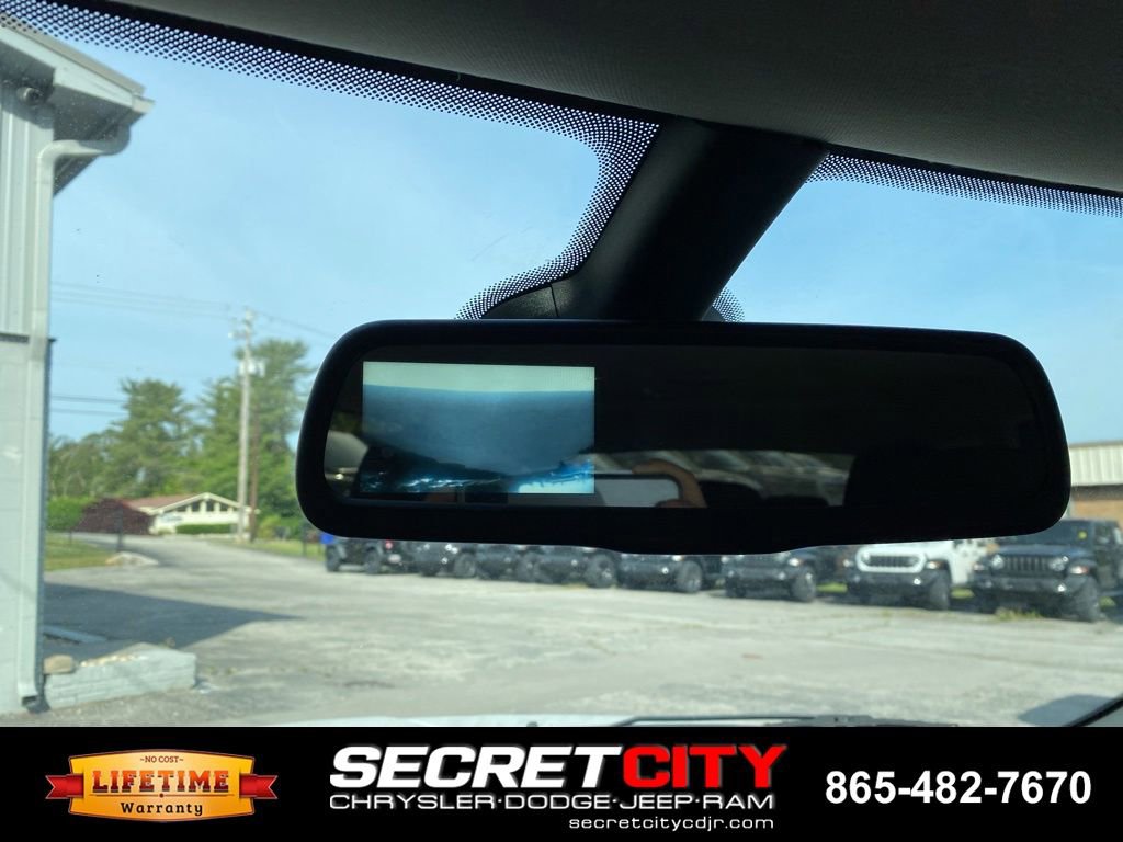 Used 2020 Dodge Journey SE w/ Blacktop Package FWD image 16