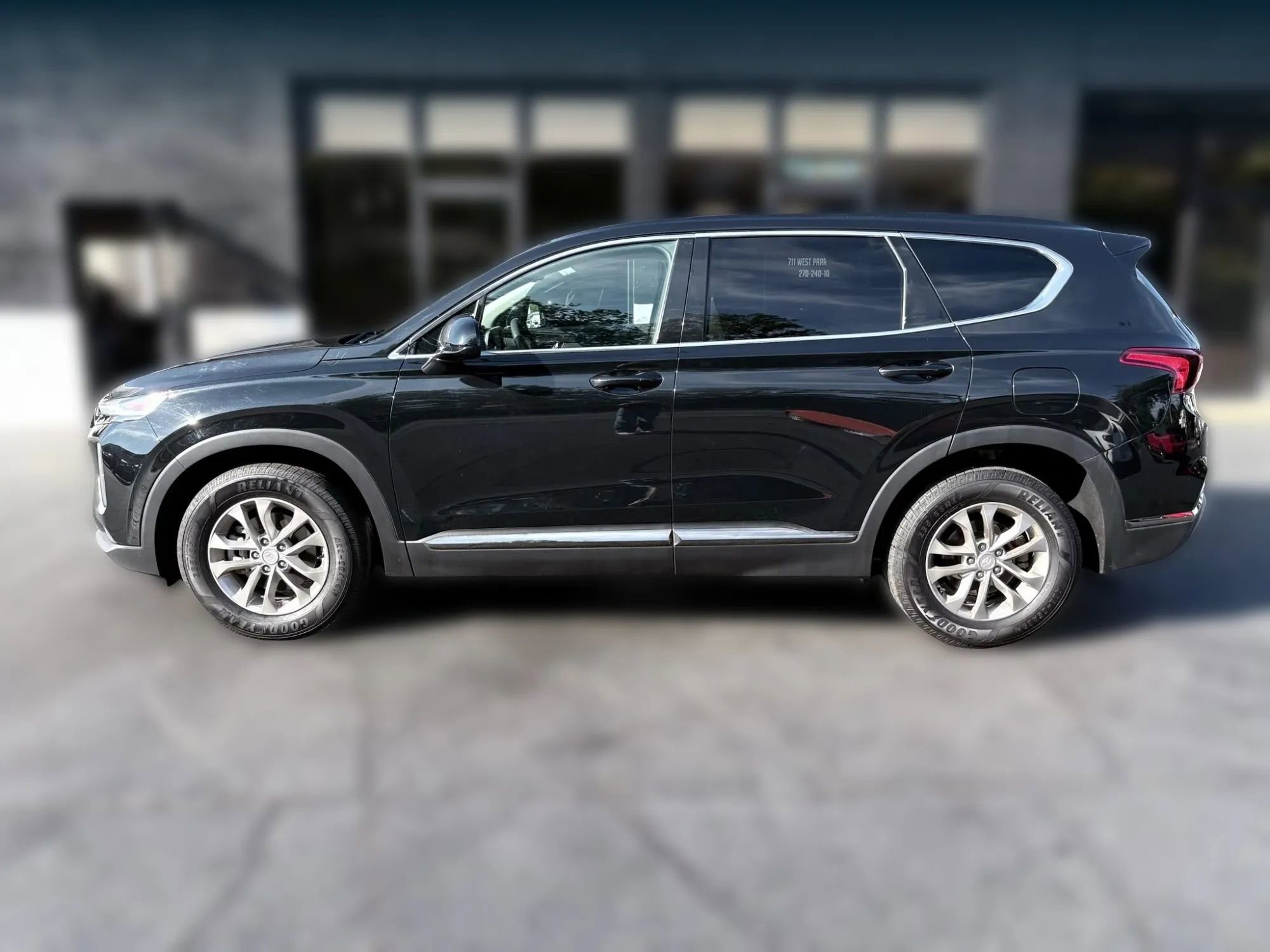 Used 2019 Hyundai Santa Fe SEL image 2