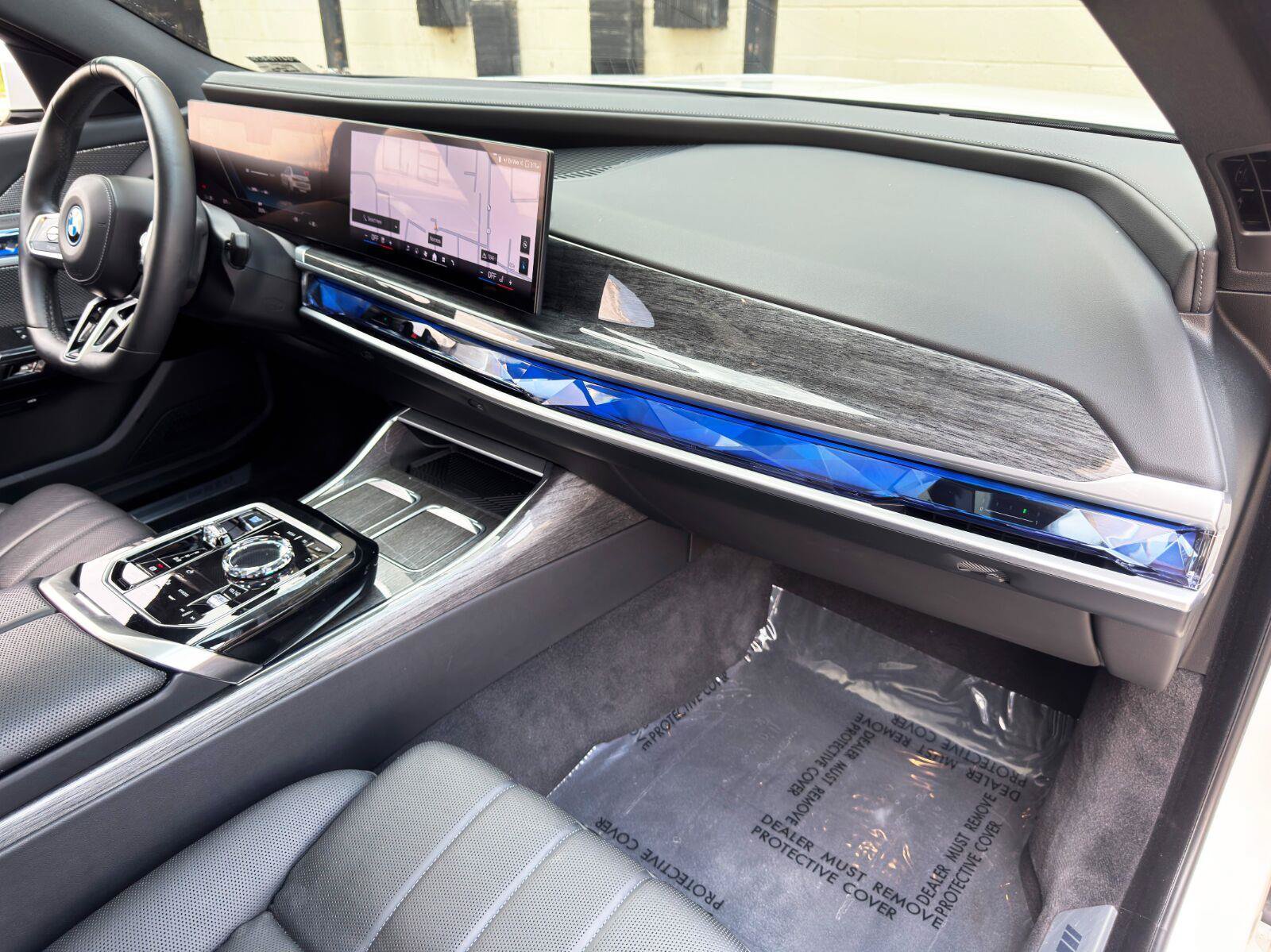 Used 2024 BMW i7 xDrive60 w/ Premium Package AWD/4WD image 13