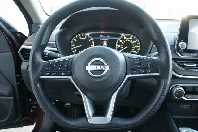 Used 2024 Nissan Altima 2.5 SV image 18