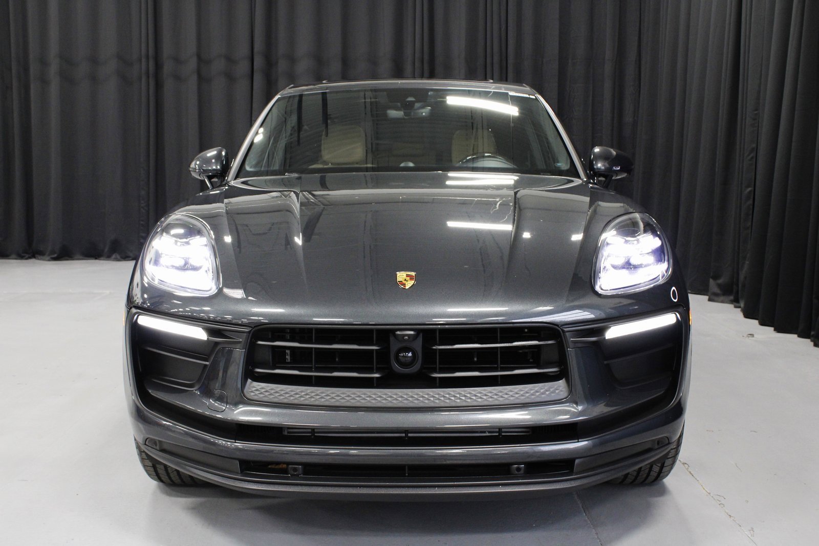 Certified 2025 Porsche Macan image 10