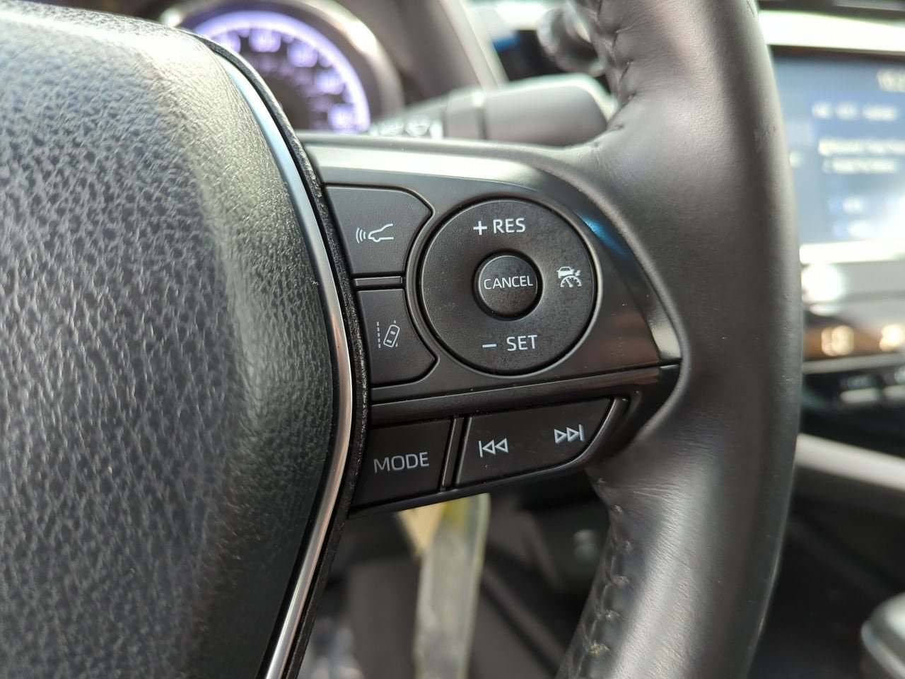 Used 2018 Toyota Camry SE FWD image 11