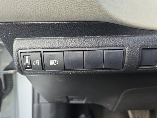 Used 2021 Toyota Corolla LE image 23