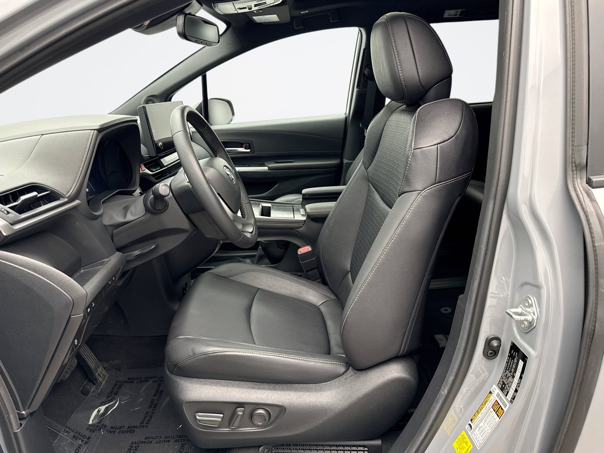 Used 2025 Toyota Sienna XLE Woodland Edition AWD/4WD image 11