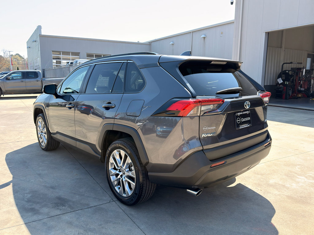 Used 2023 Toyota RAV4 XLE Premium image 5