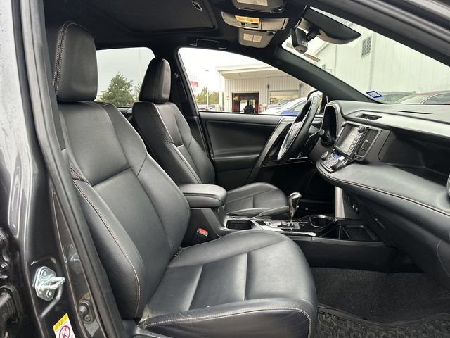 Used 2018 Toyota RAV4 SE w/ Power Extra Value Package FWD image 29