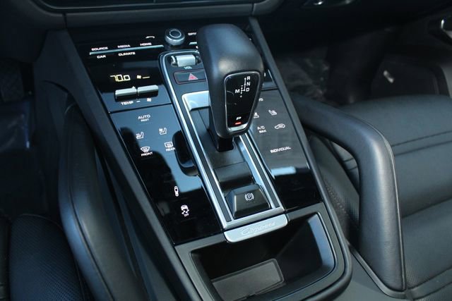 Certified 2023 Porsche Cayenne Platinum Edition w/ Assistance Package image 17