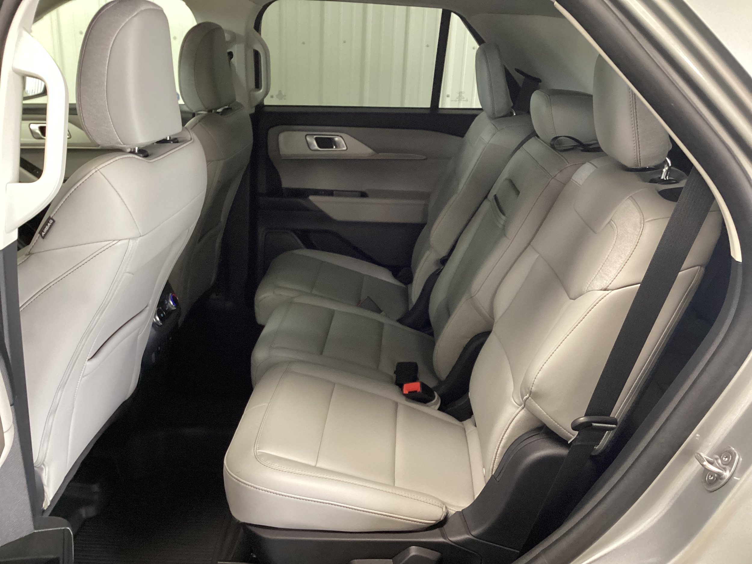 Used 2025 Ford Explorer Active w/ Active Comfort Package AWD/4WD image 29