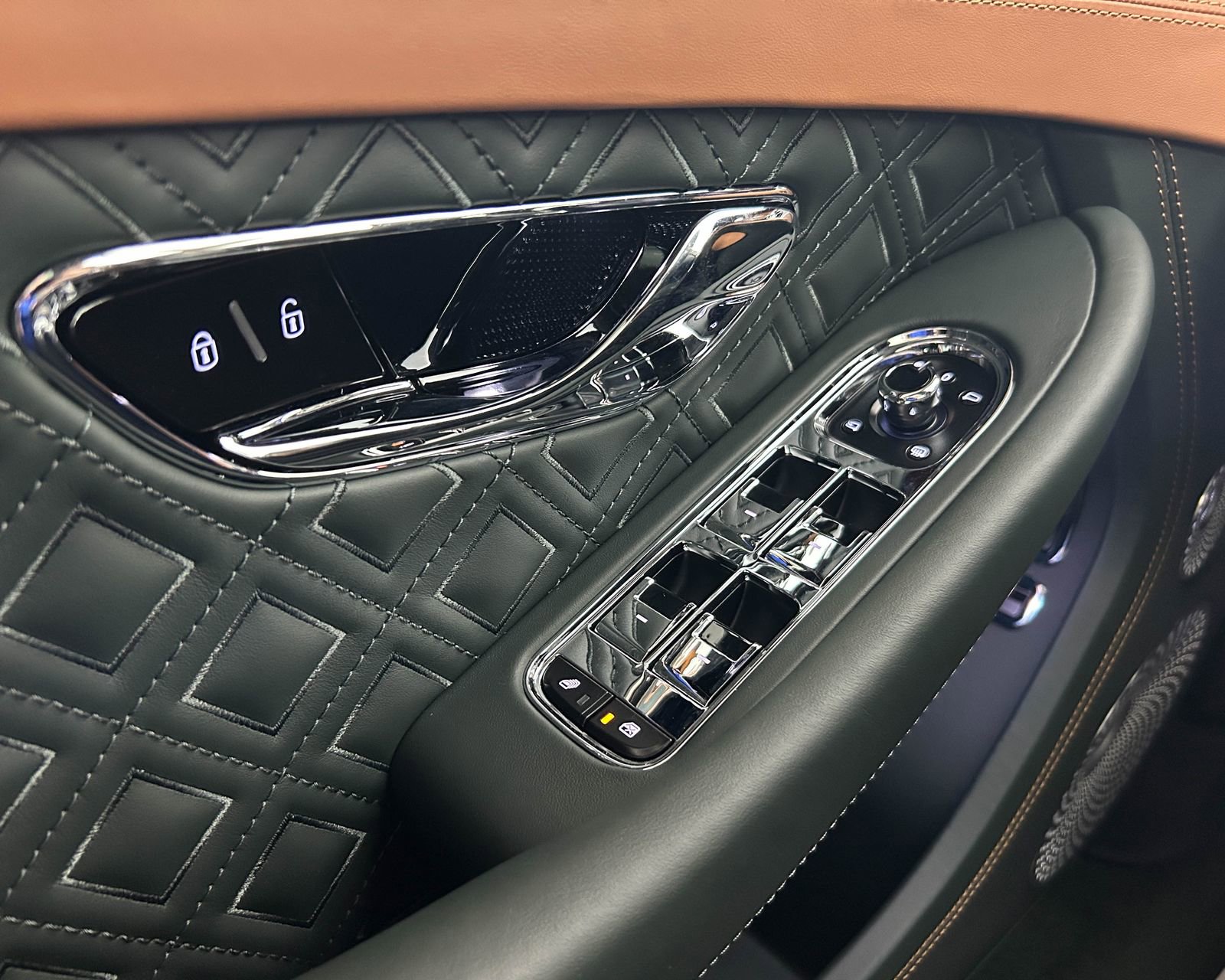 Used 2024 Bentley Continental GT V8 image 21