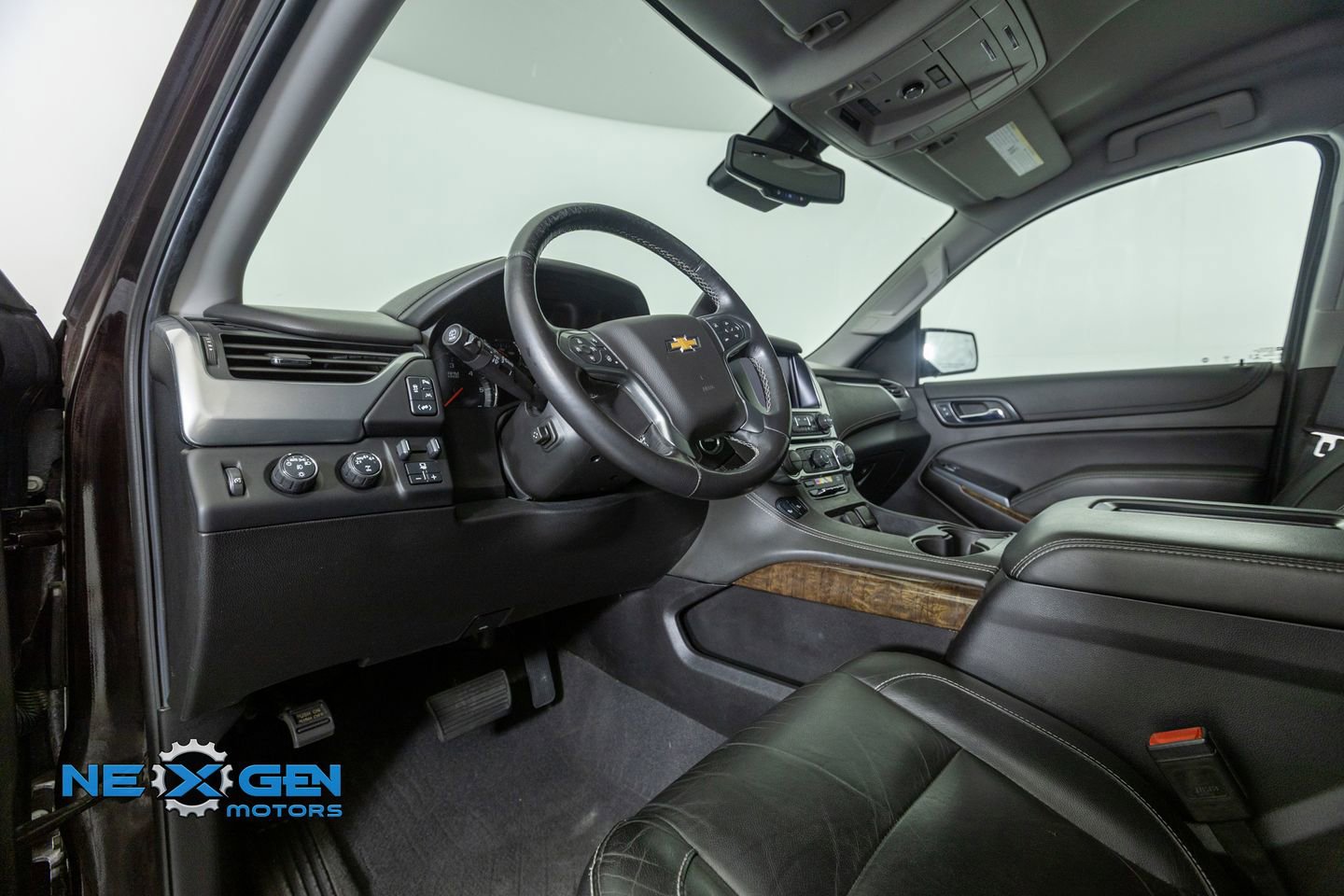 Used 2020 Chevrolet Suburban LT w/ Luxury Package image 10