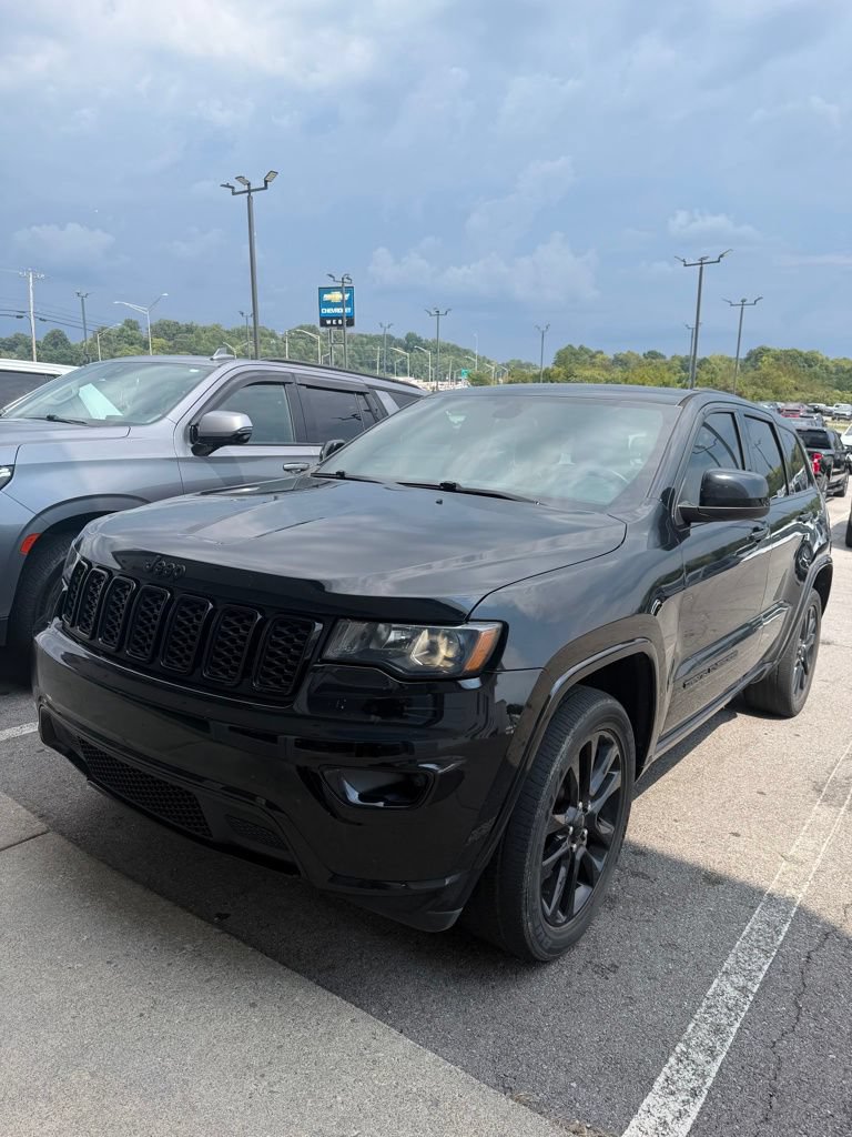 Used 2021 Jeep Grand Cherokee Laredo X AWD/4WD image 1