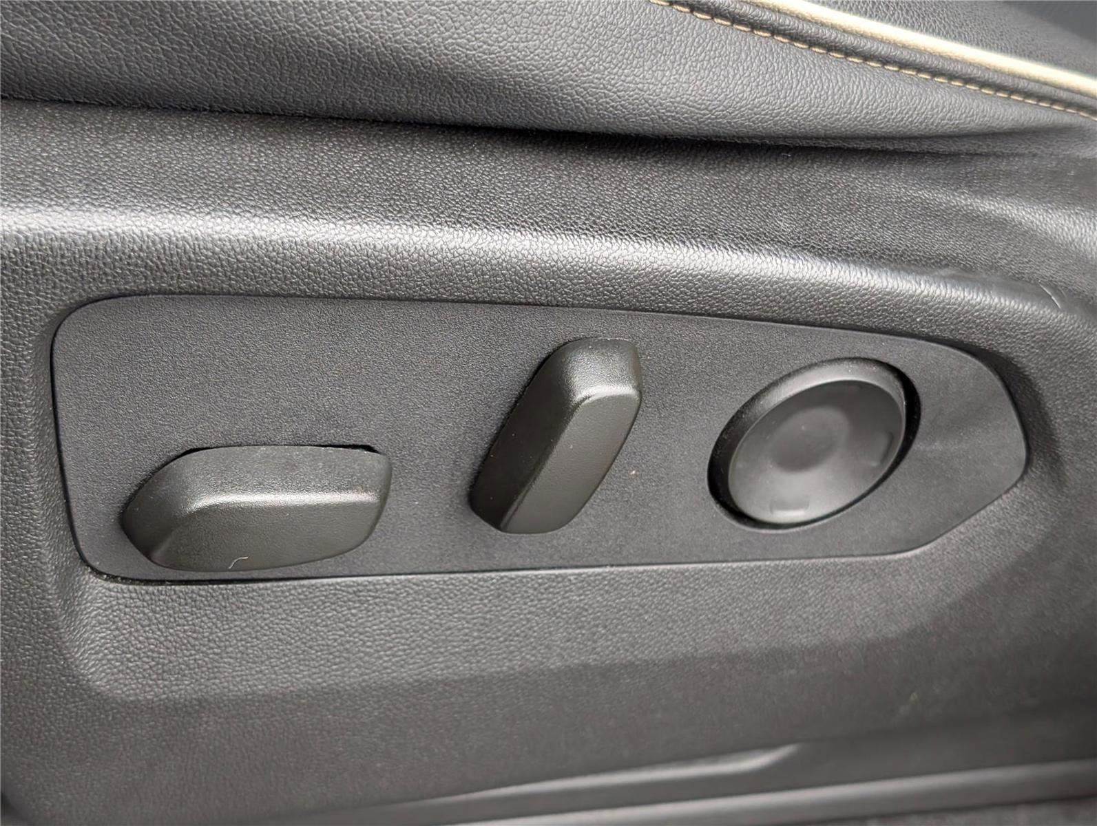 Used 2024 GMC Yukon XL SLT image 24