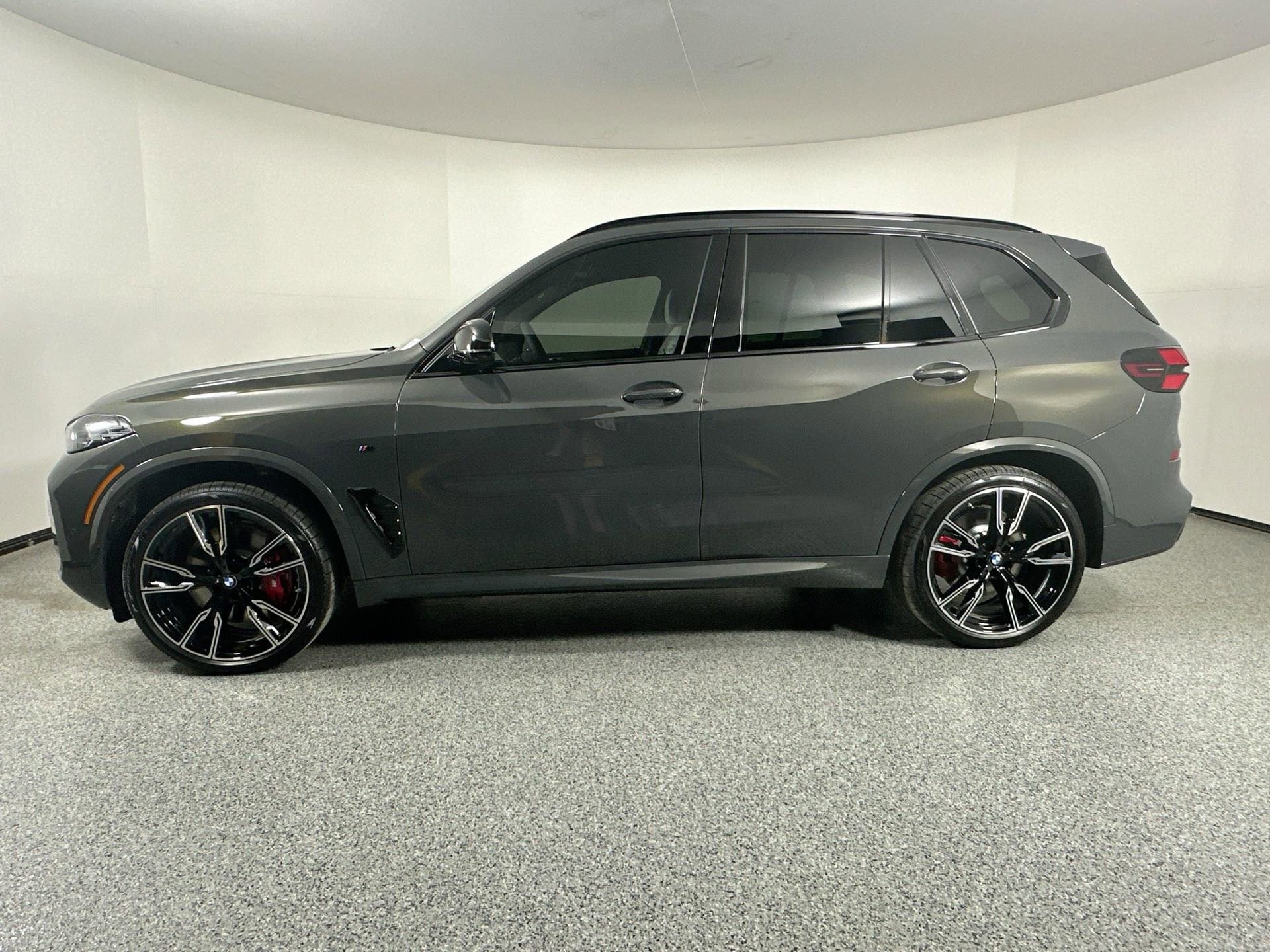 New 2026 BMW X5 M60i image 8