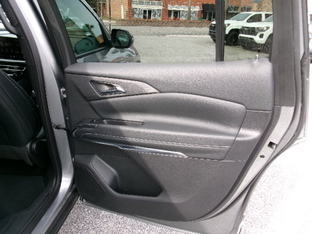 Used 2025 Chevrolet Traverse LT image 13