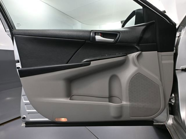 Used 2012 Toyota Camry LE FWD image 16