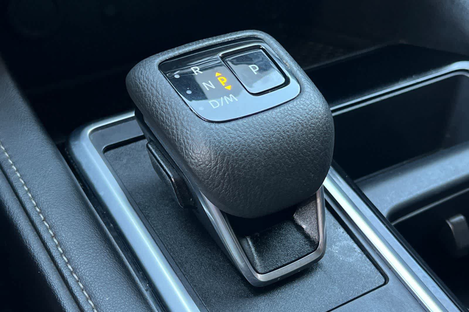 Used 2025 Nissan Pathfinder SL FWD image 28