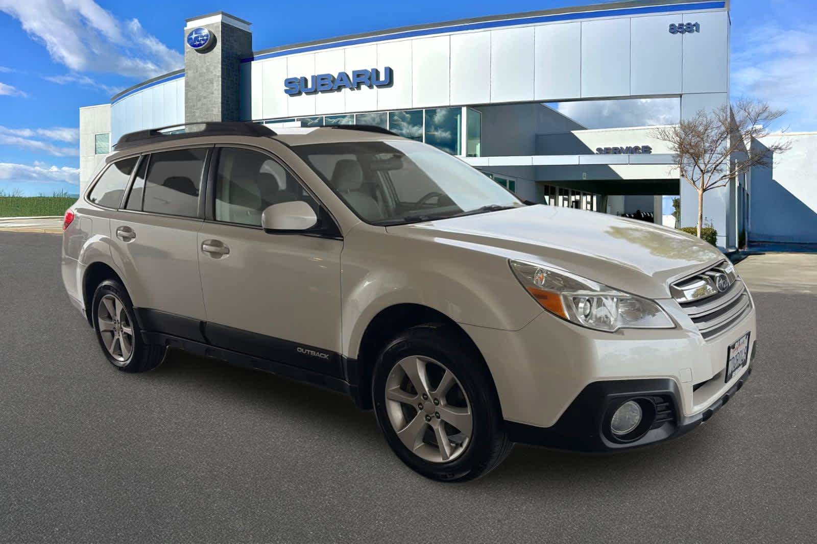 Used 2014 Subaru Outback 2.5i Premium AWD/4WD image 5